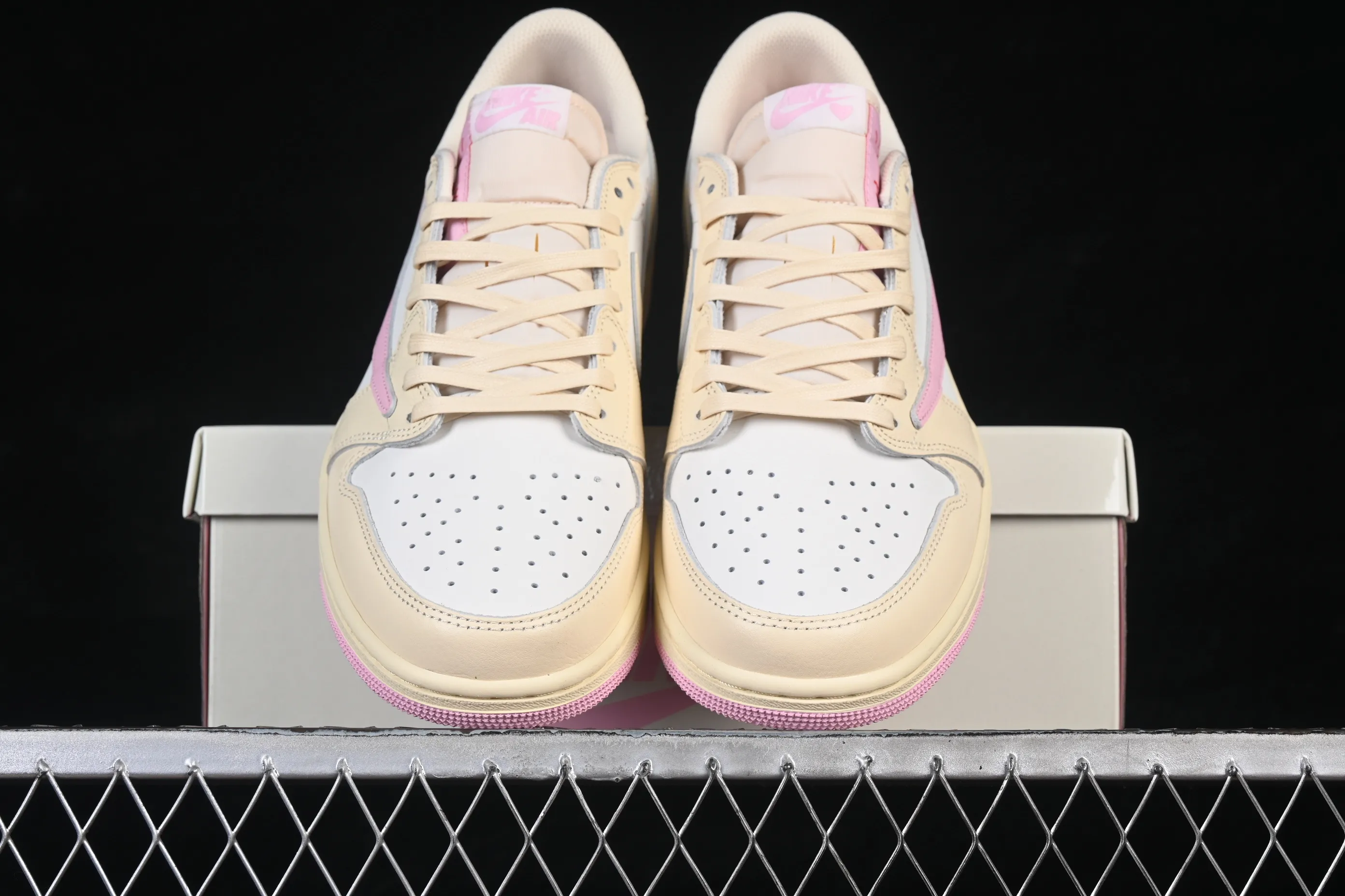 All categories Air Jordan Jordan series basketball shoes Air Jordan 1 Low pure original version Travis Scott x Air Jordan 1 Low OG AJ1 Joe 1 undercut low IQ7604-100